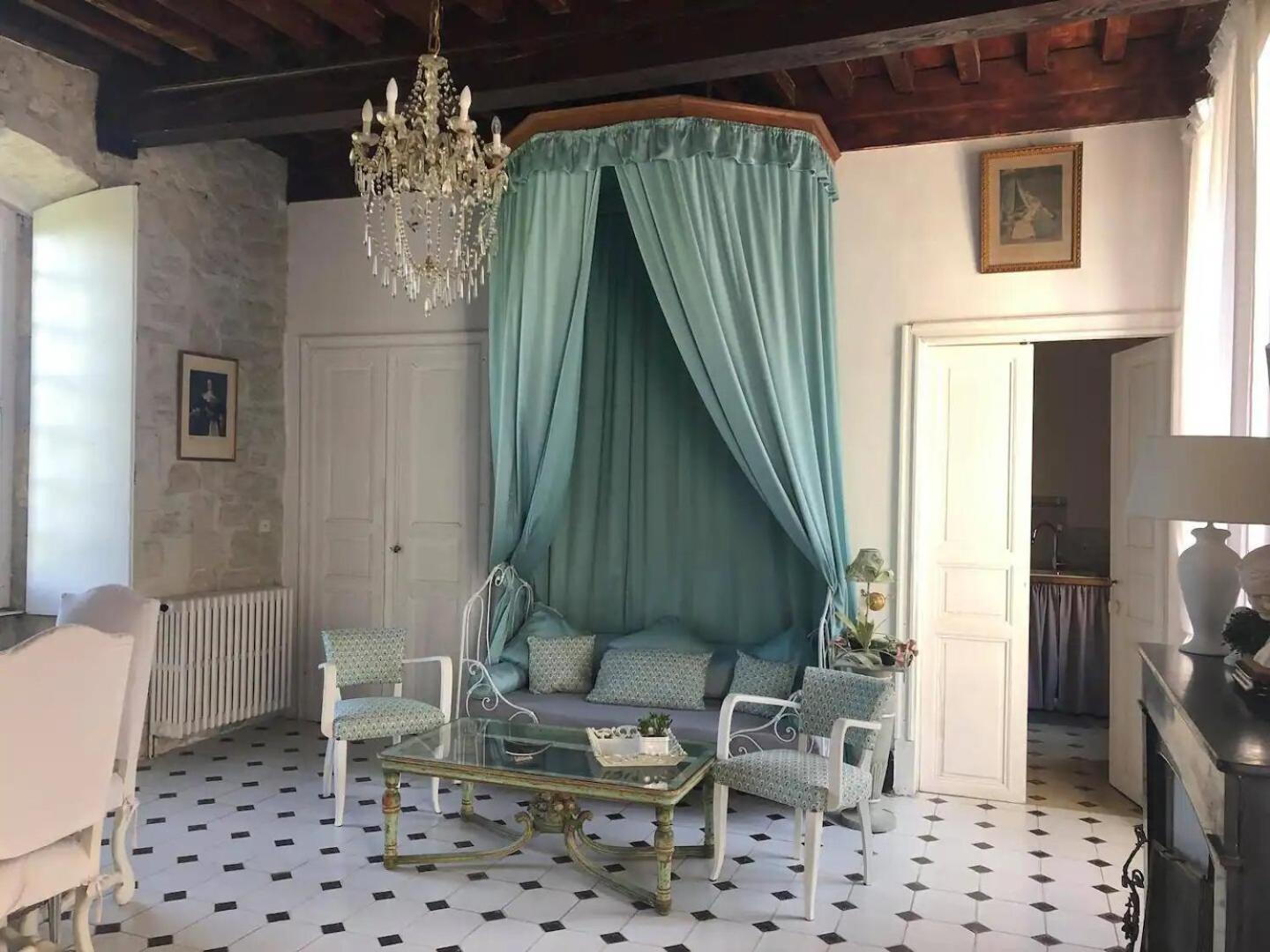 Appartement Spacieux Avec Deux Chambres Au Chateau Valence  Exterior foto