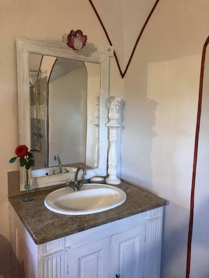 Appartement Spacieux Avec Deux Chambres Au Chateau Valence  Exterior foto